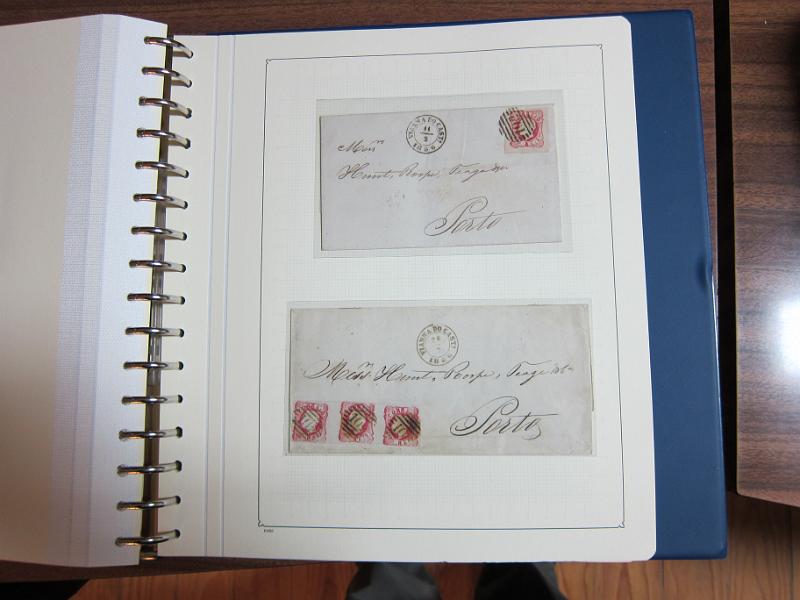 0012 (190).JPG -     Lote:    12      Marcofilia      Lotes Especiais       Descrição:      Portugal.   Colecção especializada de carimbos de duplo círculo, tipo 1852, montada em 4 álbuns Lindner, com selos de diversas emissões e cartas, com estudo minucioso de cada marca. Lote a ver.        Lote       Valor Base:     &euro; 3.000,00     Valor Venda:     Retirado     